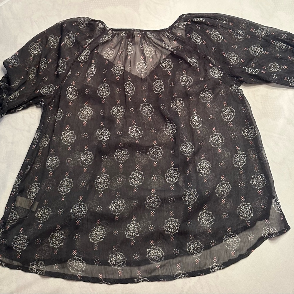 Mudd Sheer Blouse, Junior Size Medium - Picture 2 of 4